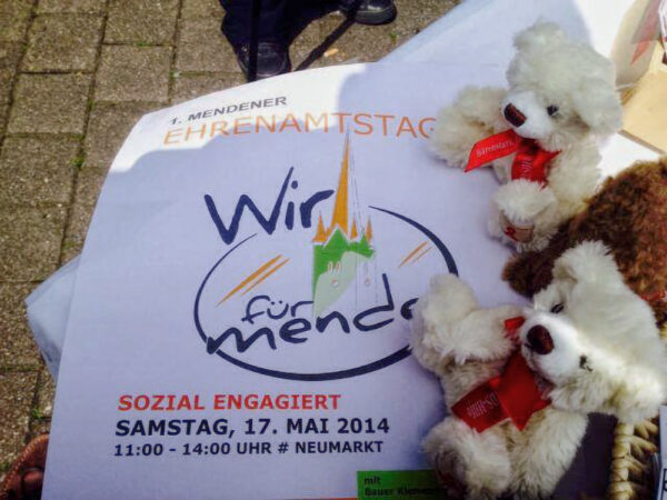 Das Plakat zum Ehrenamtstag und unsere Teddys
