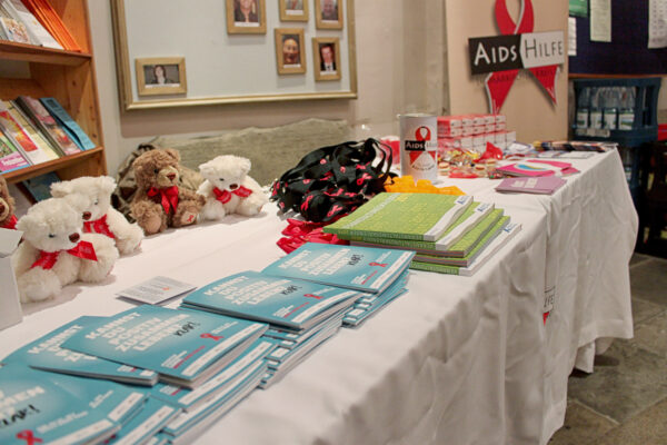Der Infostand der Aidshilfe im Märkischen Kreis im Turm der Margarethenkirche (Foto: TG-Events)