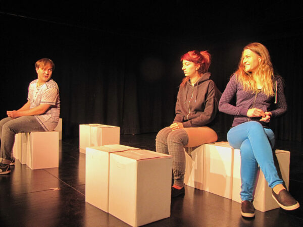 Szene aus "AIDS geht's los - Sex as Sex can" des Theaters Thevo