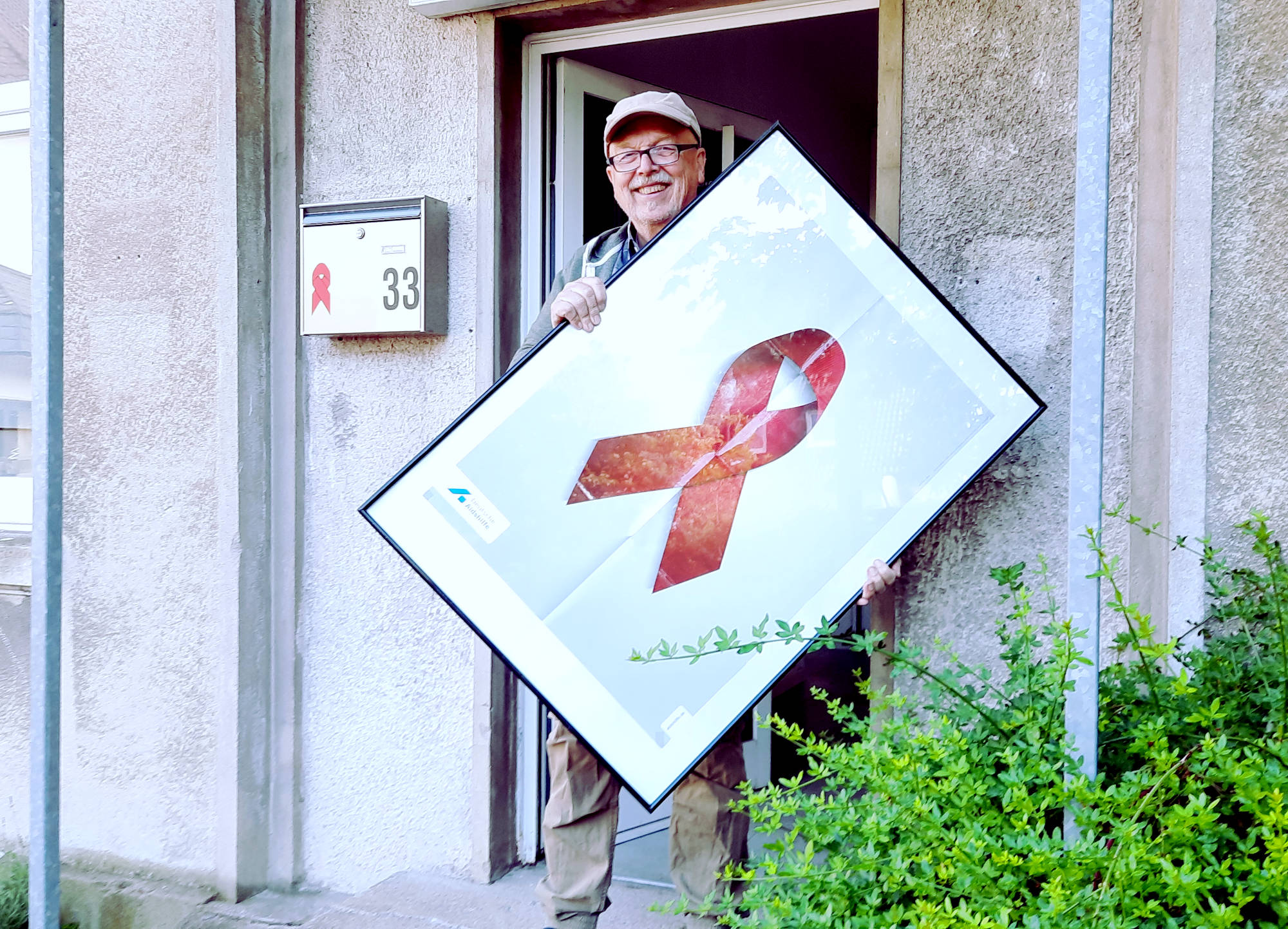 Peter Müller vor den neuen Räumen der Aidshilfe im Märkischen Kreis