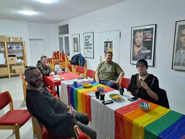 Die Besucher des Queer Treffs wurden über HIV und andere sexuell übertragbare Infektionen informiert.