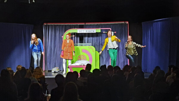 Das Ensemble von "Theaterspiel" aus Witten bei ihrem Auftritt in Hemer.