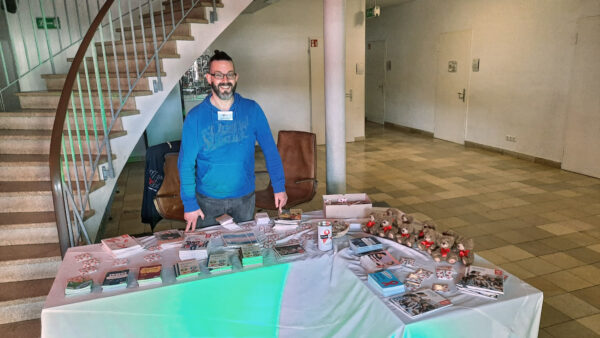 Andreas Reiser betreute den Info-Stand im Jugend- und Kulturzentrum der Stadt Hemer.
